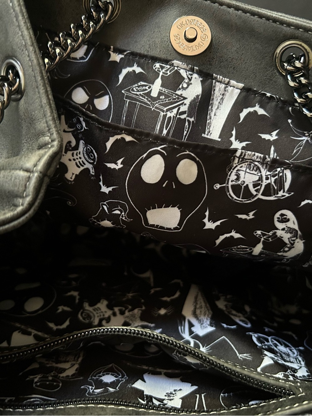 NWOT Loungefly The Nightmare Before Christmas hand/shoulder bag with Chain Strap - Picture 8 of 9